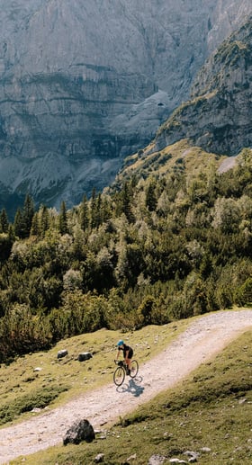 cyclist-in-mountains